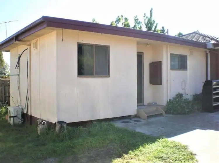 27 Leman Crescent
