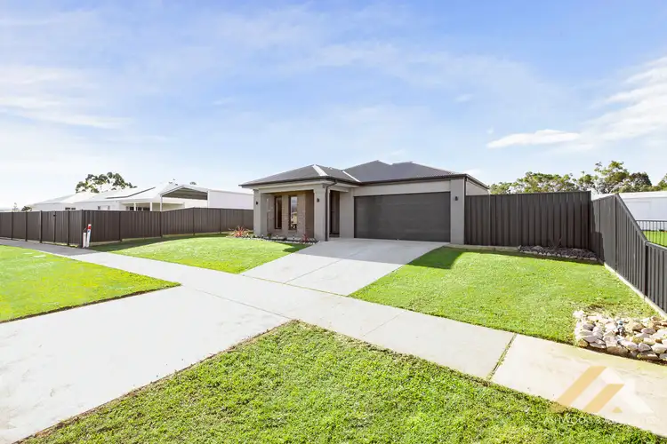 8 Harkaway Lane