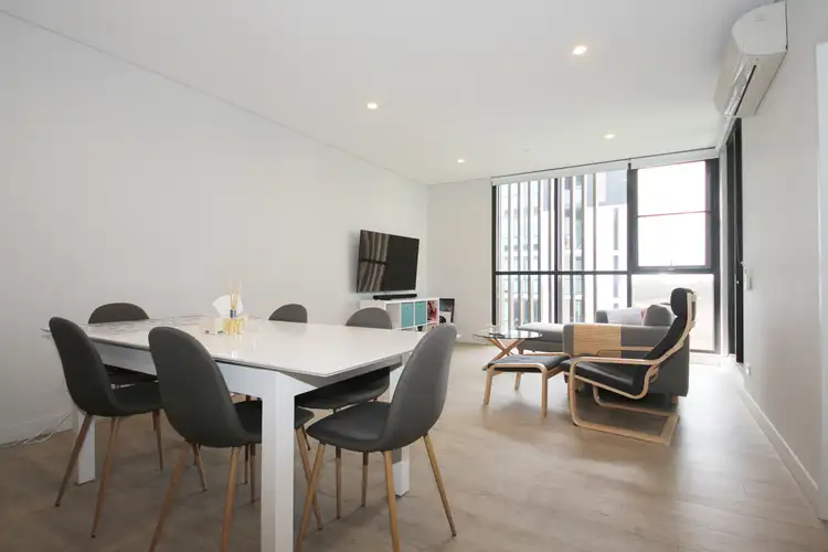 4 Henderson Road