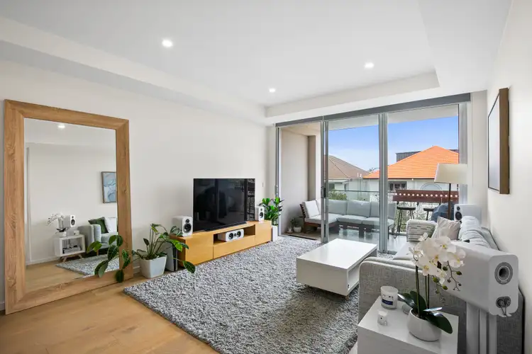 81 Bream St