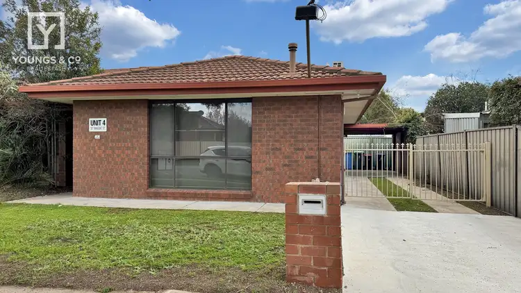 37 Maude St