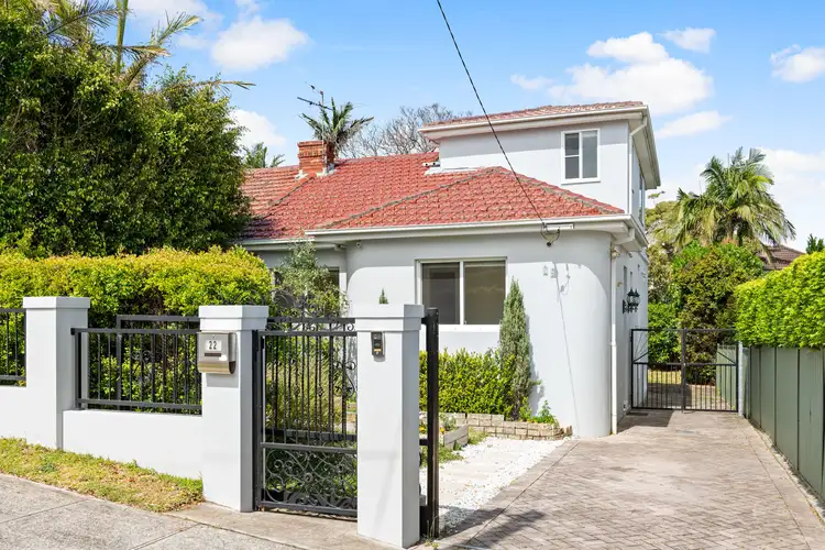 22 Lloyd St
