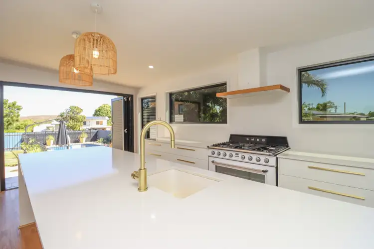 12 Dowsett Cres