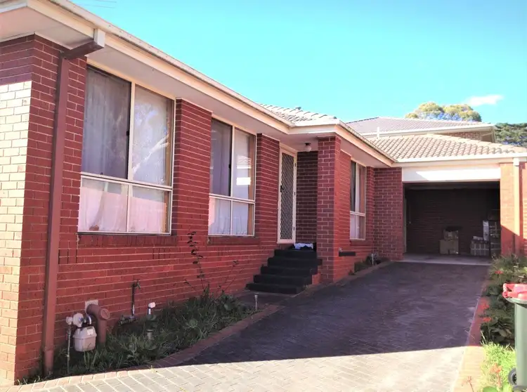 8 Dunscombe Avenue