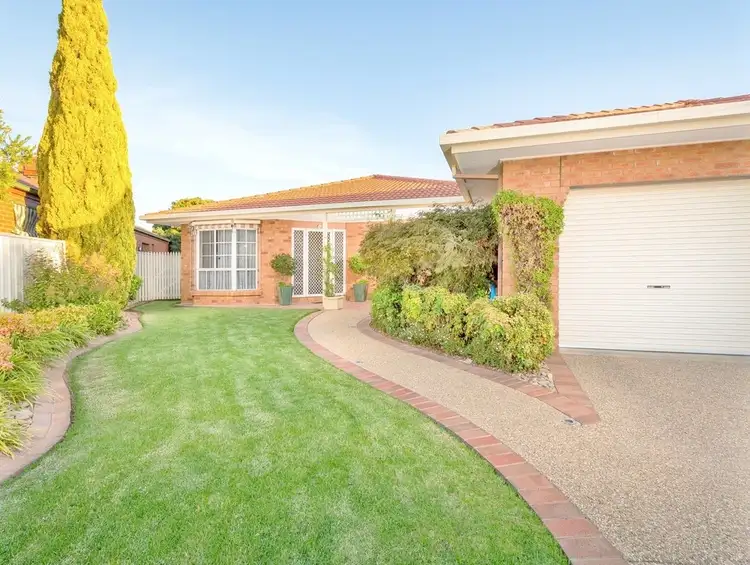 23 Isaacs St