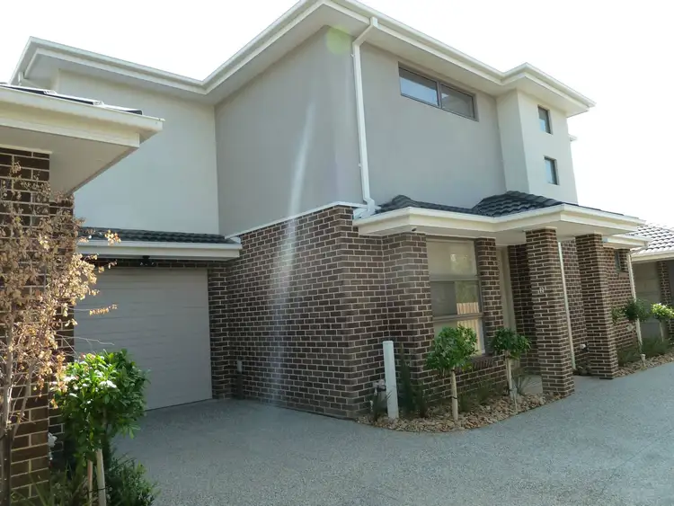 2/2 Arvern Avenue St, Avondale Heights VIC 3034