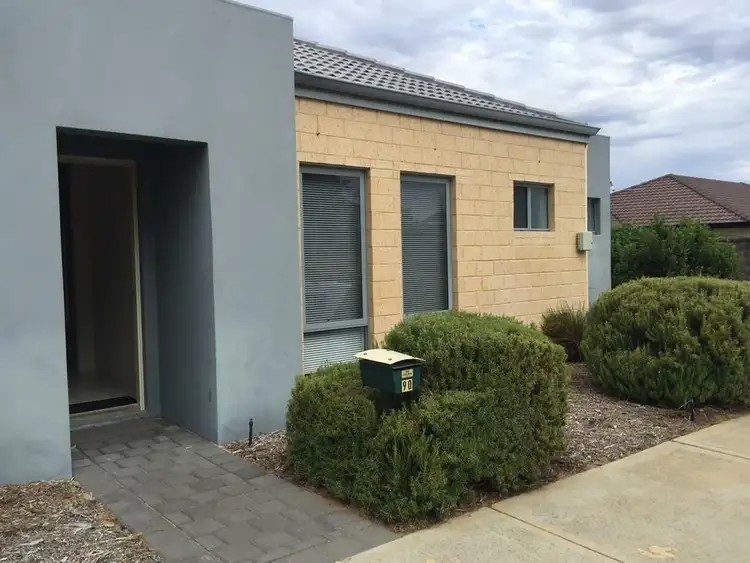 90 Rosegreen Avenue