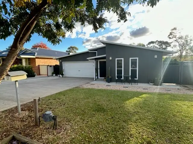 17 Hinton Drive