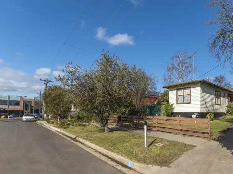 9 Lyell Street, Gisborne VIC 3437