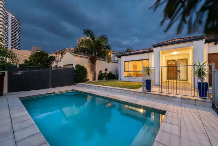 8 Broadwater Street, Runaway Bay QLD 4216