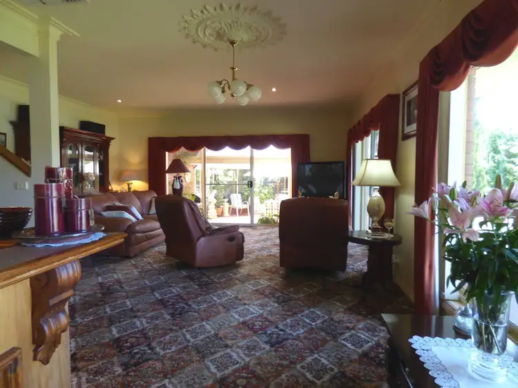 Fifth view of Homely house listing, 1 Lakeview Close, Benalla VIC 3672