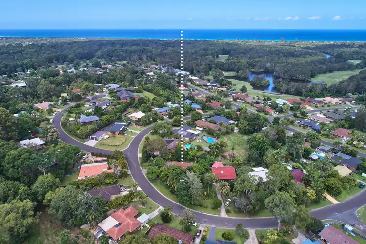 10 Aloota Crescent, Ocean Shores NSW 2483