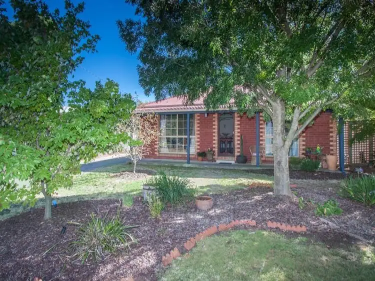 10 Scenic Court, Gisborne VIC 3437