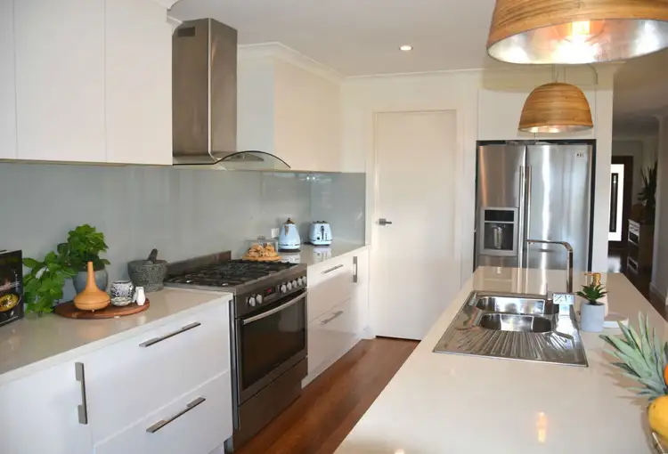 Fifth view of Homely house listing, 8 Villa Court, Cobram VIC 3644
