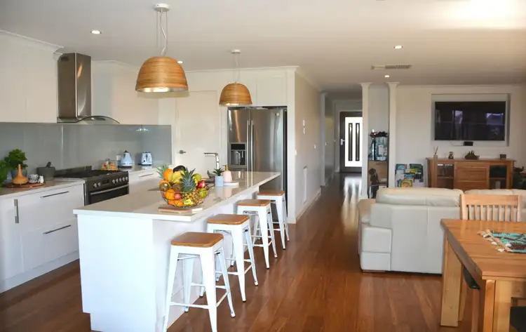 Seventh view of Homely house listing, 8 Villa Court, Cobram VIC 3644