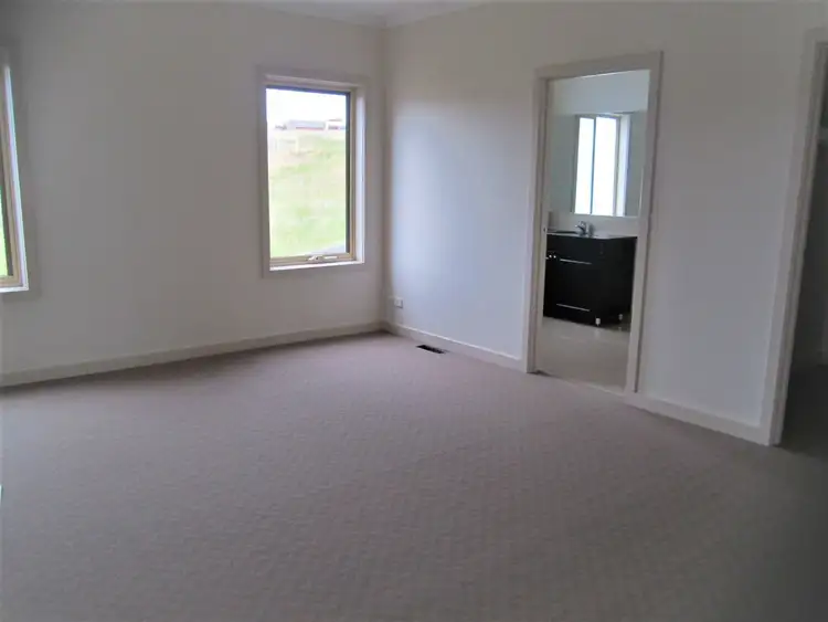 Fifth view of Homely house listing, 33 Notting Hill, Traralgon VIC 3844