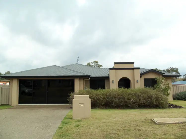 11 Rose Lea Court