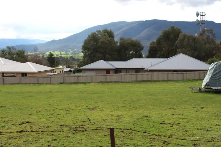 30 Greenham Street, Corryong VIC 3707
