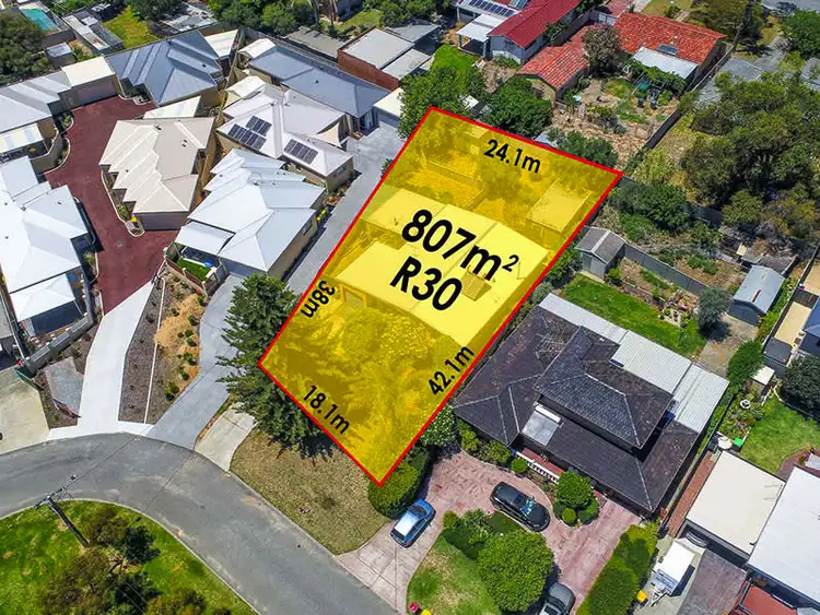 8 Sawle Rd, Hamilton Hill WA 6163