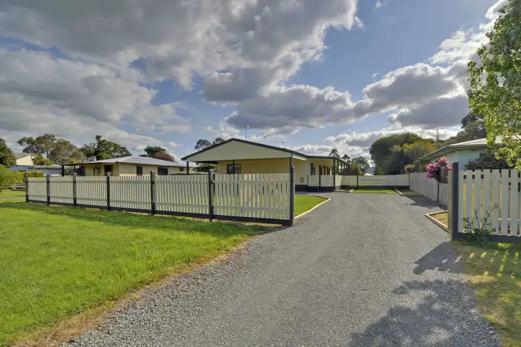 Second view of Homely house listing, 7 Sparks Lane, Toongabbie VIC 3856