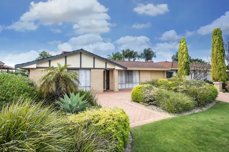 17 Kearney Mews, Marangaroo WA 6064