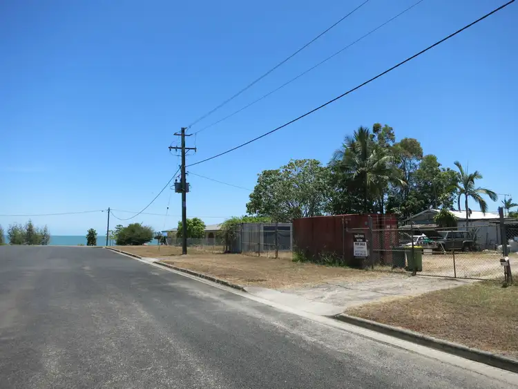 16 Leefe Street, Cardwell QLD 4849