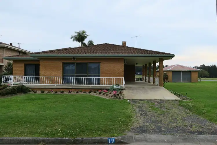 18-19 Bellevue Drive, Macksville NSW 2447
