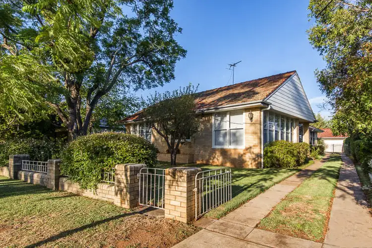 60 Oxford Rd, Scone NSW 2337