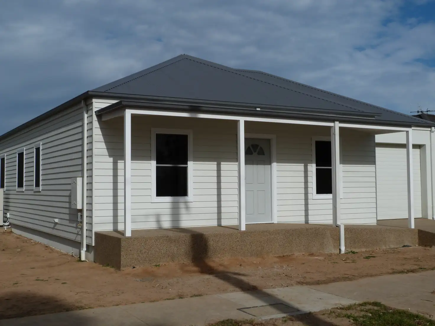 Main view of Homely townhouse listing, 2 Peppermint Place, Benalla VIC 3672