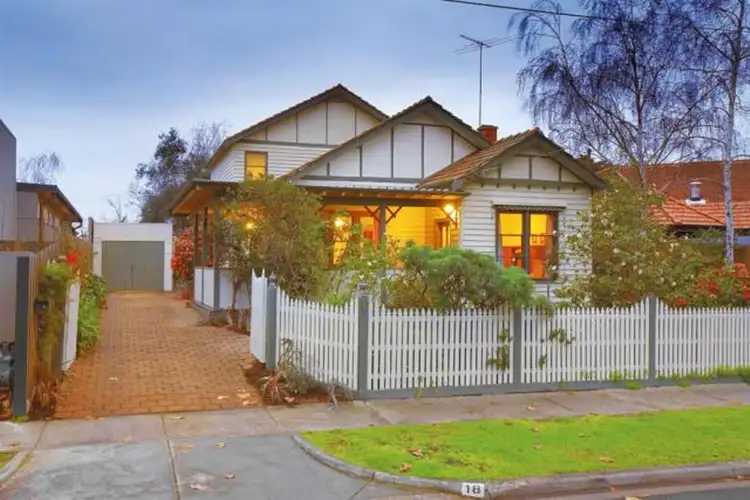18 Francis Crescent, Glen Iris VIC 3146