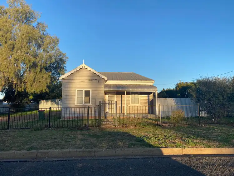 11 Wentworth St