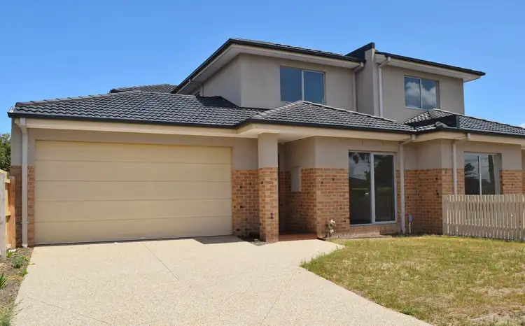 2/2 Cootamundra Avenue, Rosebud West VIC 3940