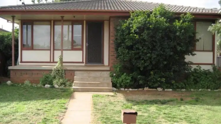 10 Yarran Cir, Cobar NSW 2835