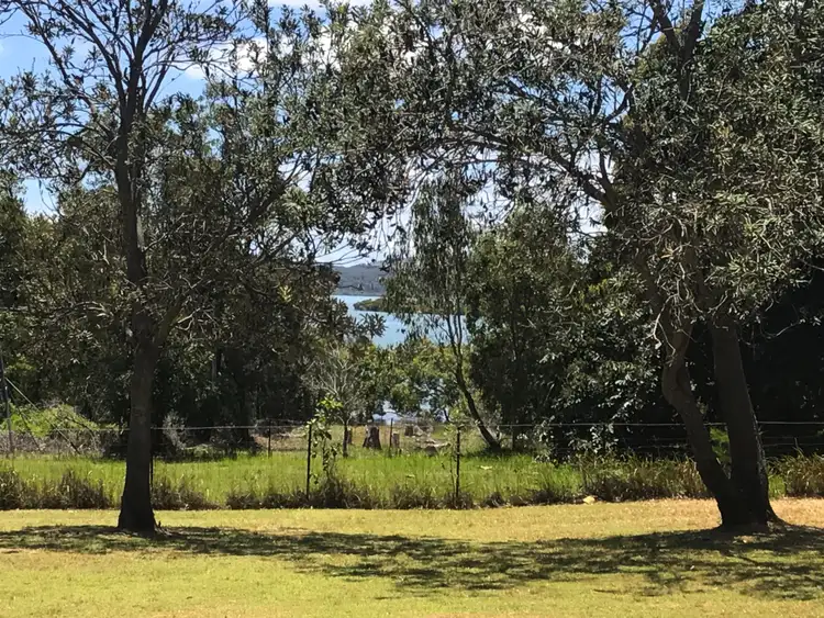 6-8 Weeroona Avenue, Macleay Island QLD 4184