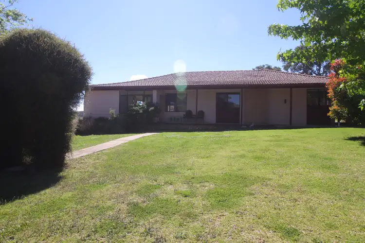 44 Pomona Rd, Uralla NSW 2358