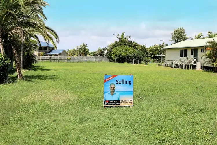 21 Ocean St, Burnett Heads QLD 4670