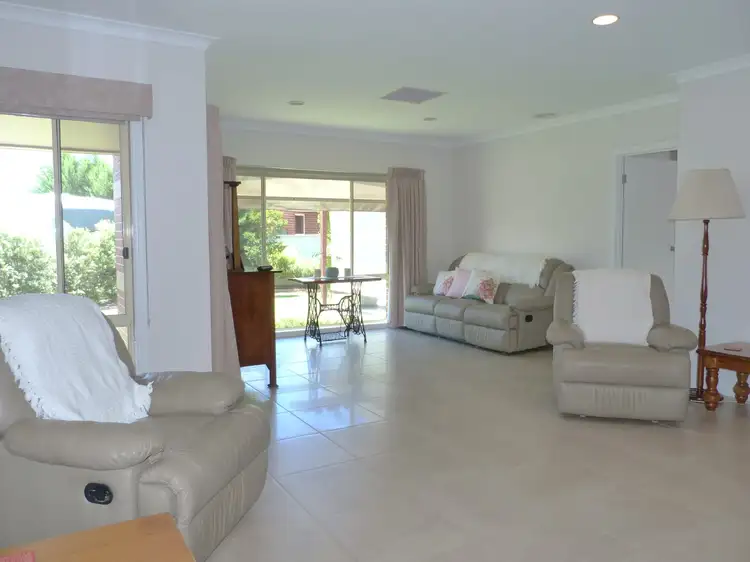 Fifth view of Homely house listing, 8 Park Pl, Benalla VIC 3672