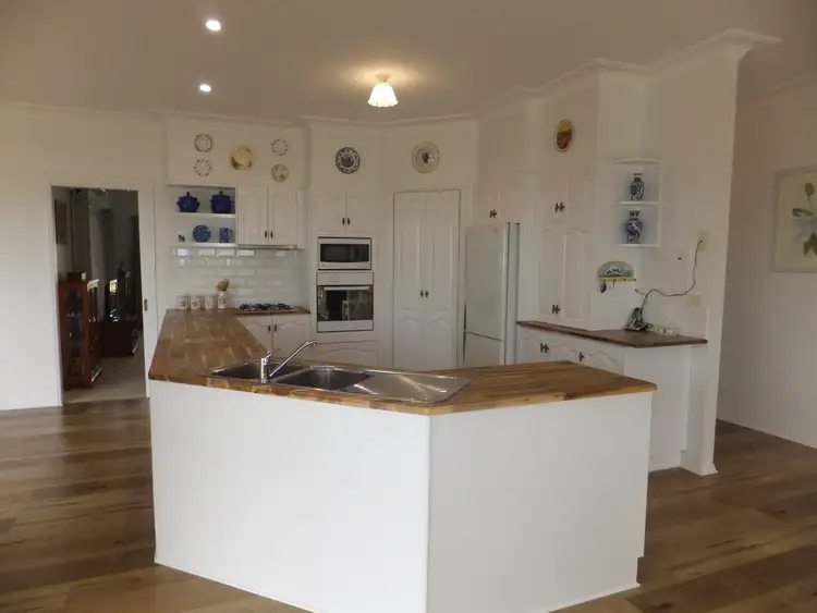 Second view of Homely house listing, 5 Nicole Court, Bairnsdale VIC 3875