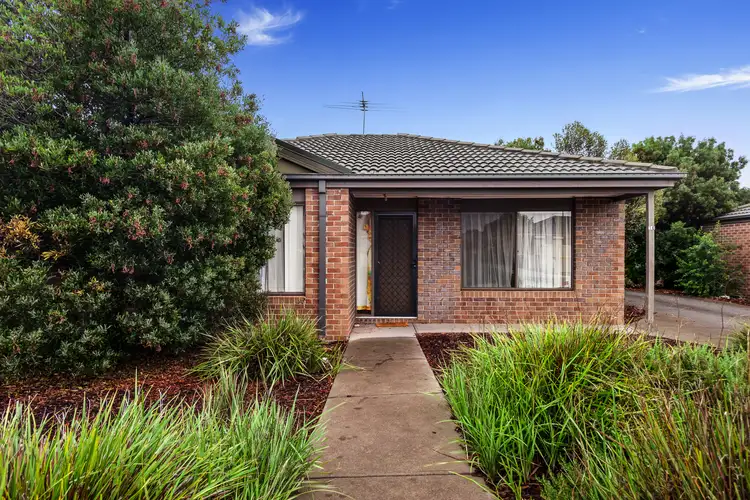 16/4 Austin Pl, Melton South VIC 3338