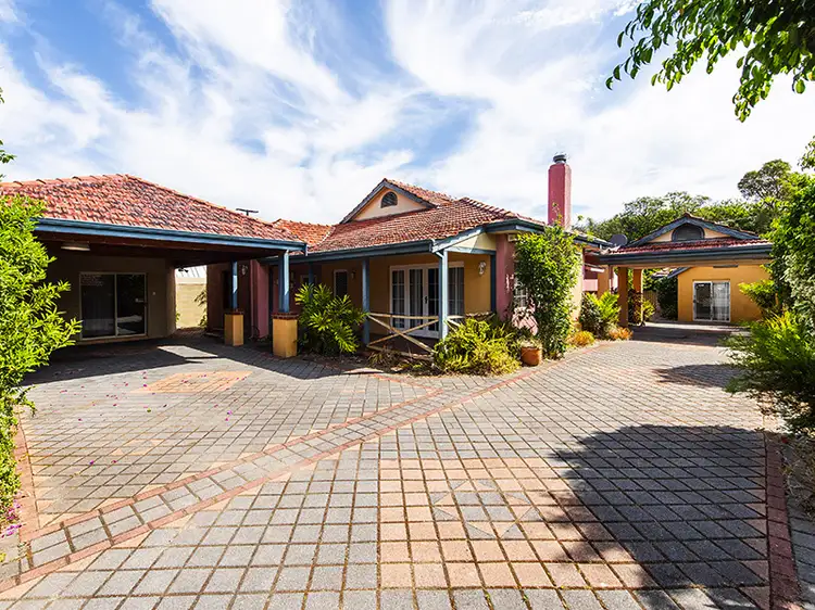 35 Reynolds Road, Applecross WA 6153