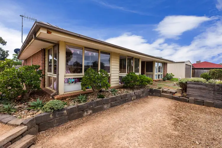 2 Linlithgow Way, Melton West VIC 3337