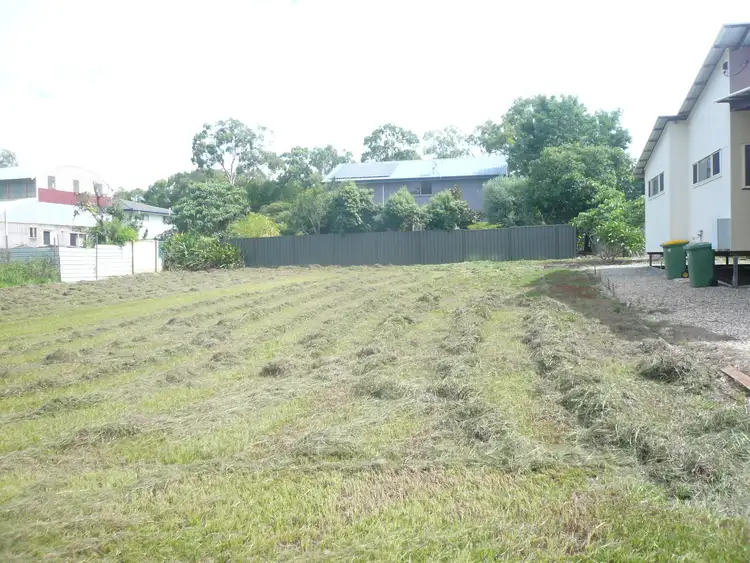 14 Donald St, Macleay Island QLD 4184