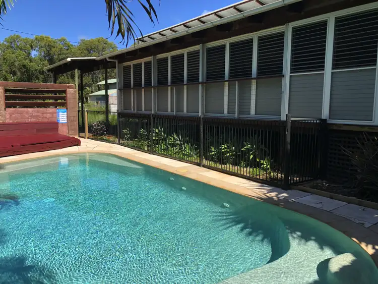 10-12 Donald St, Macleay Island QLD 4184