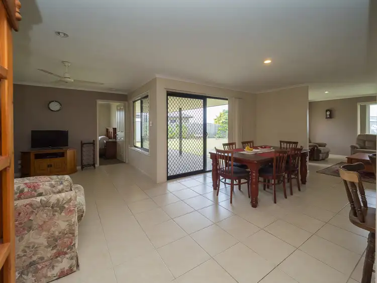 10 Bounty Cct, Eli Waters QLD 4655