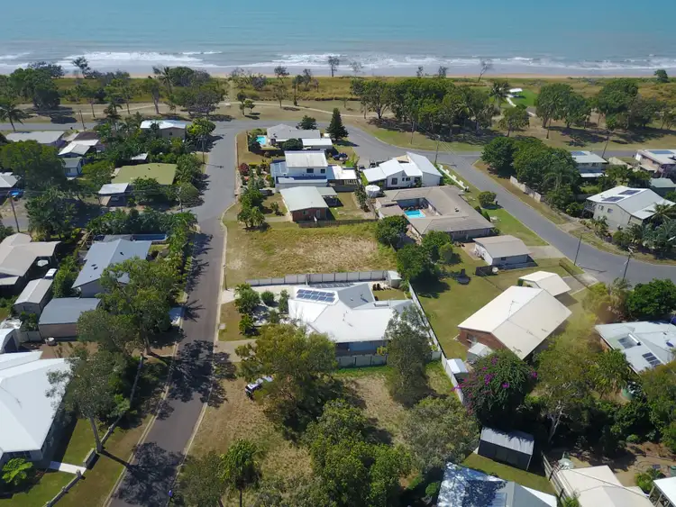 2 Elm St, Moore Park Beach QLD 4670
