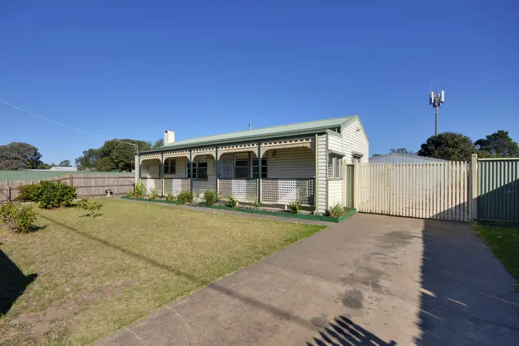 16 Raymond St, Stratford VIC 3862