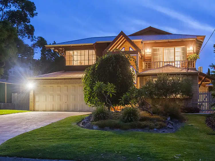 10 Armstrong St, Halls Head WA 6210