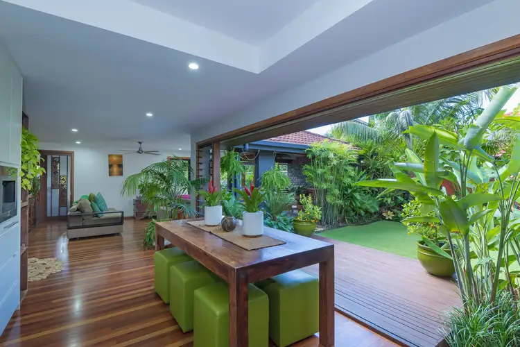 35 Lake View Dr, Twin Waters QLD 4564