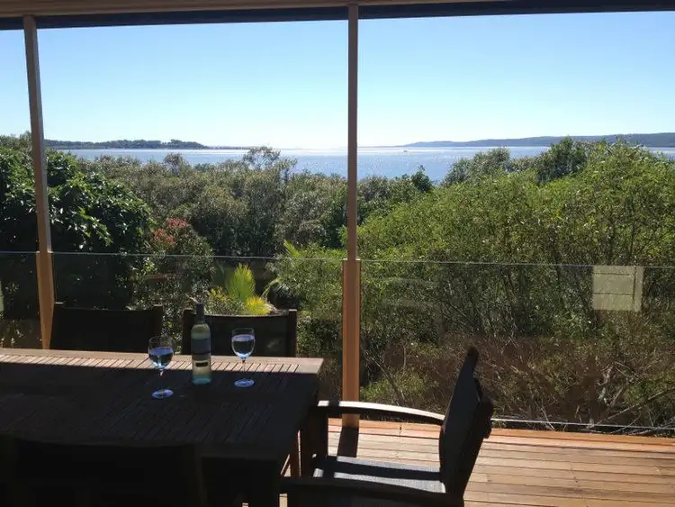 35 Bay Dr, Russell Island QLD 4184