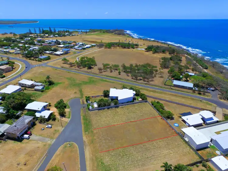 6 Hunter St, Burnett Heads QLD 4670